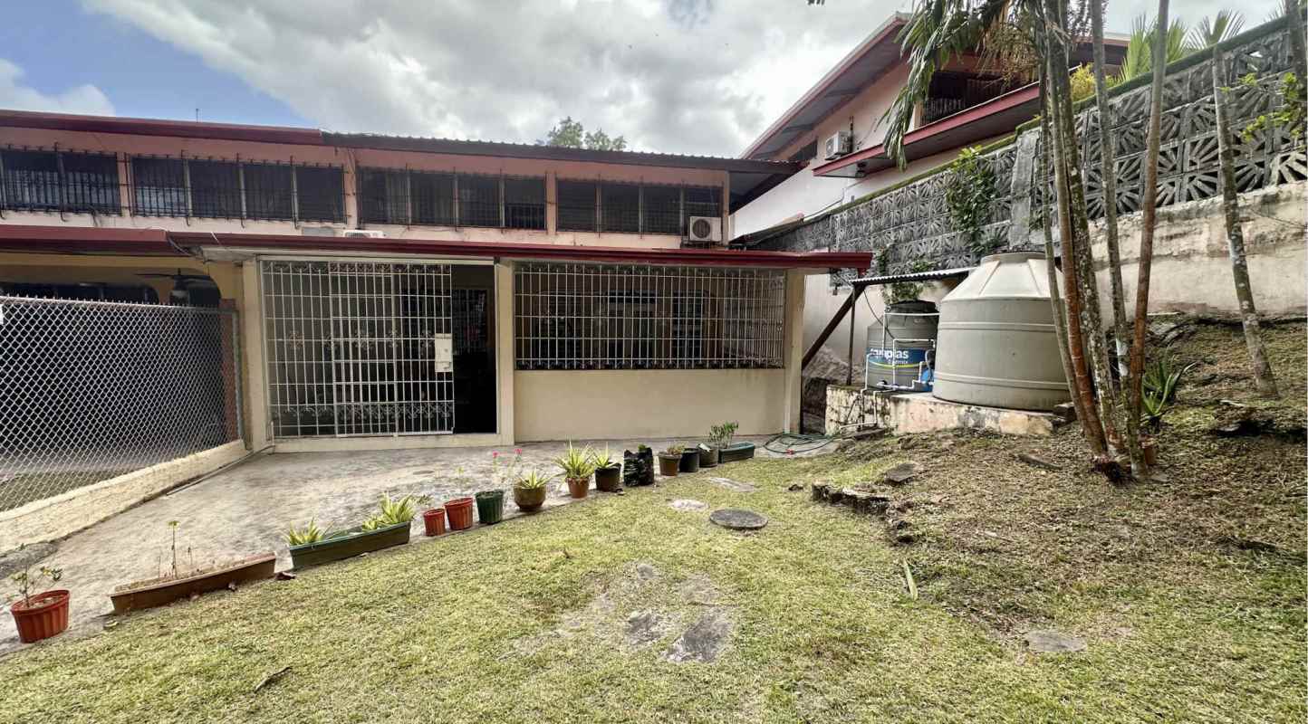Traditional bathroom with wood vanity, sink, beige tiles and mirror Las Fuentes Panama