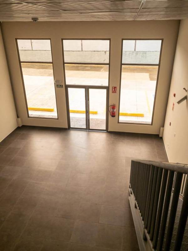 Lobby entrance with glass doors, stairway, large windows Tocumen warehouse for rent Panama