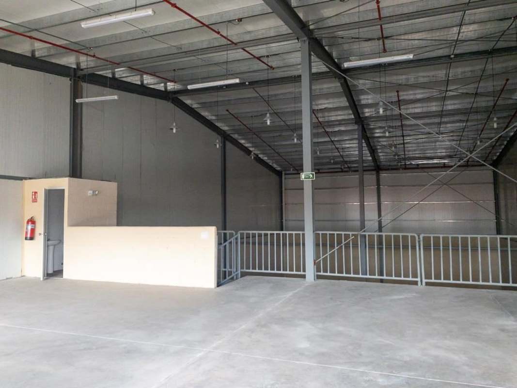 Interior spacious warehouse with concrete floor and high ceiling Via Tocumen Panama