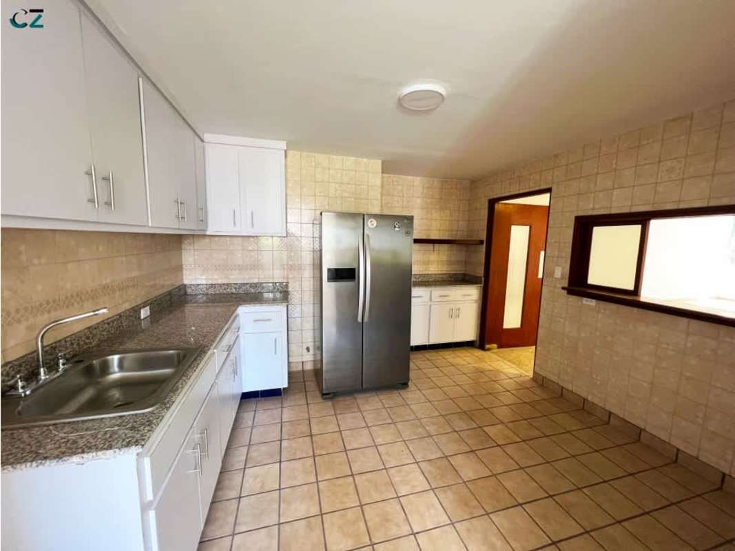 Modern bathroom with shower and vanity in PH Solimar Marbella Panama City