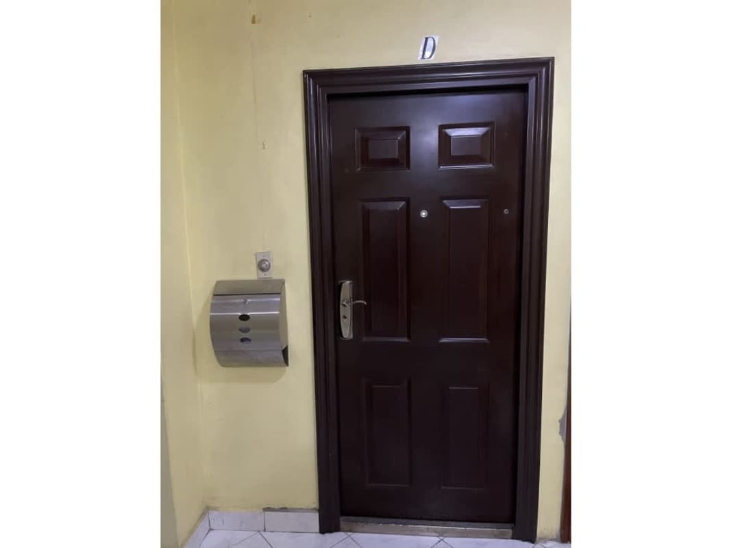 Hallway with solid door, mailbox, tile floor at PH Torres del Sol 12 de Octubre