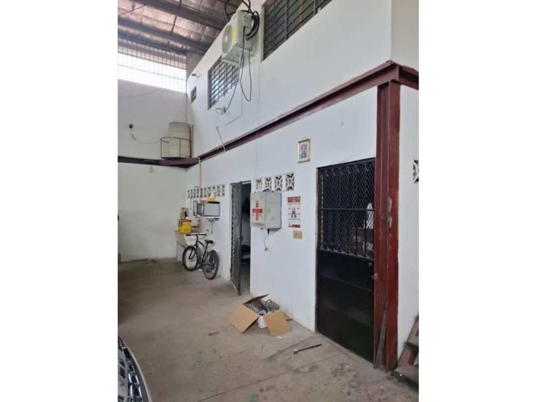 Basic commercial restroom in warehouse with toilet and urinal Ciudad Radial Panama