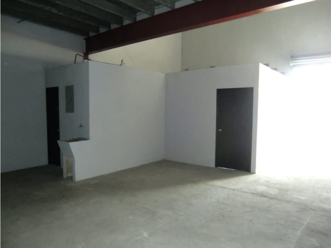 Warehouse large indoor area with internal enclosed rooms Juan Díaz Panama