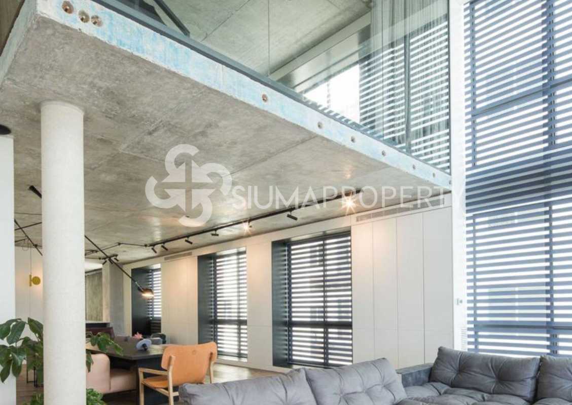 Industrial-style living room with mezzanine, exposed concrete PH Coco del Mar penthouse Panama