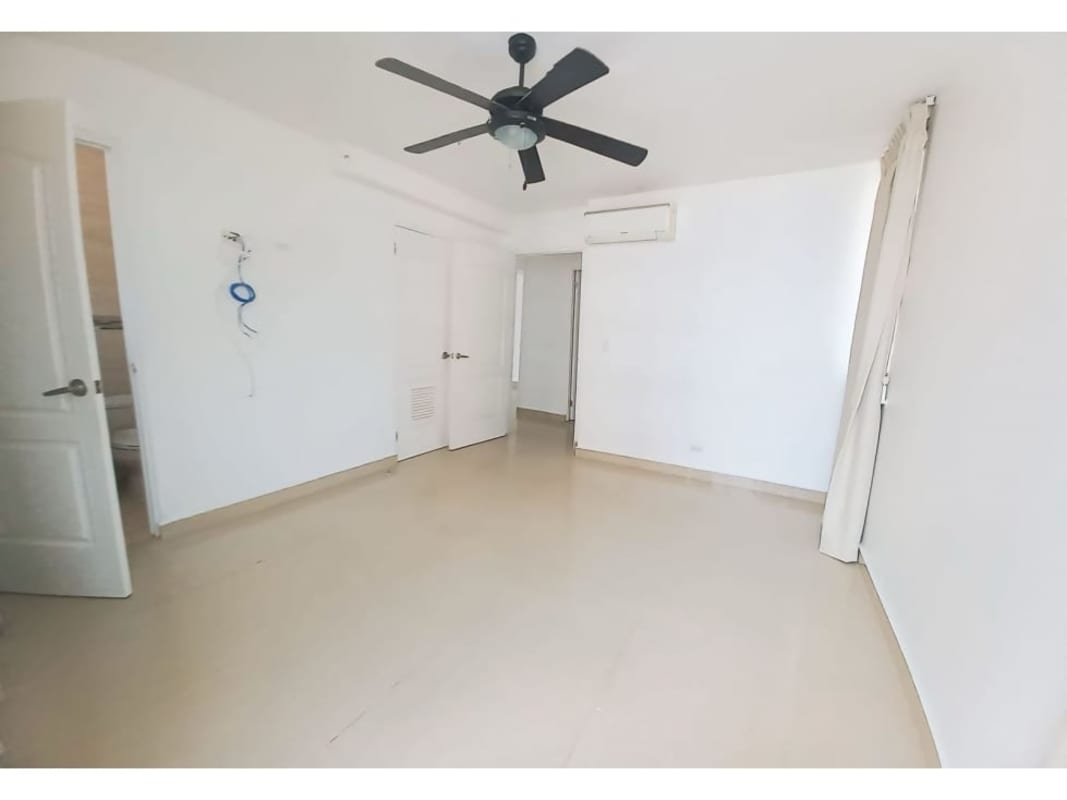 Spacious bedroom with tile floors, ceiling fan, AC in PH San Francisco Bay Panama City