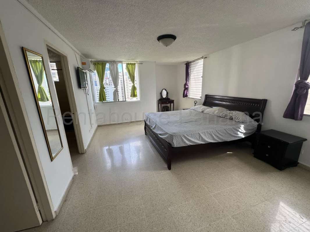 Fully equipped kitchen with fridge, microwave and cabinetry PH Bahia Marbella