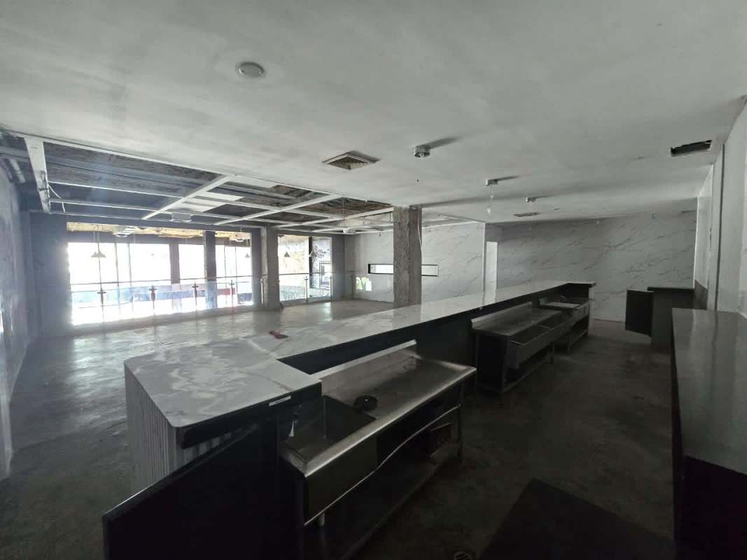 Lobby with marble wall accents, industrial ceiling and reception area inside commercial space for rent in Obarrio Panama