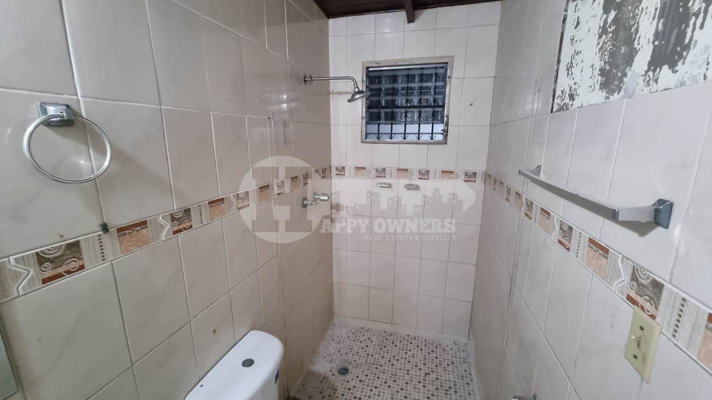Living room with wooden beams ceiling, tile floor, bright walls, Residencial Dorasol Panama