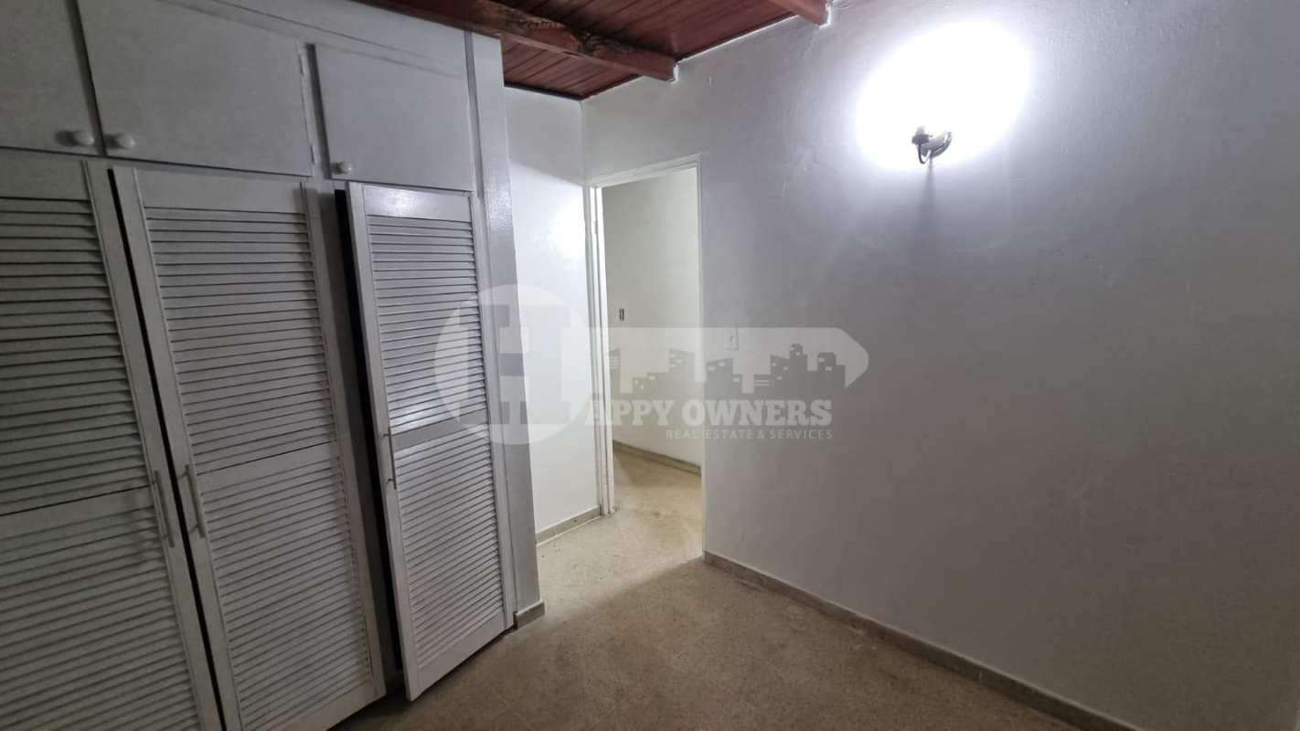Kitchen with granite countertop, white backsplash tiles, double sink in Residencial Dorasol