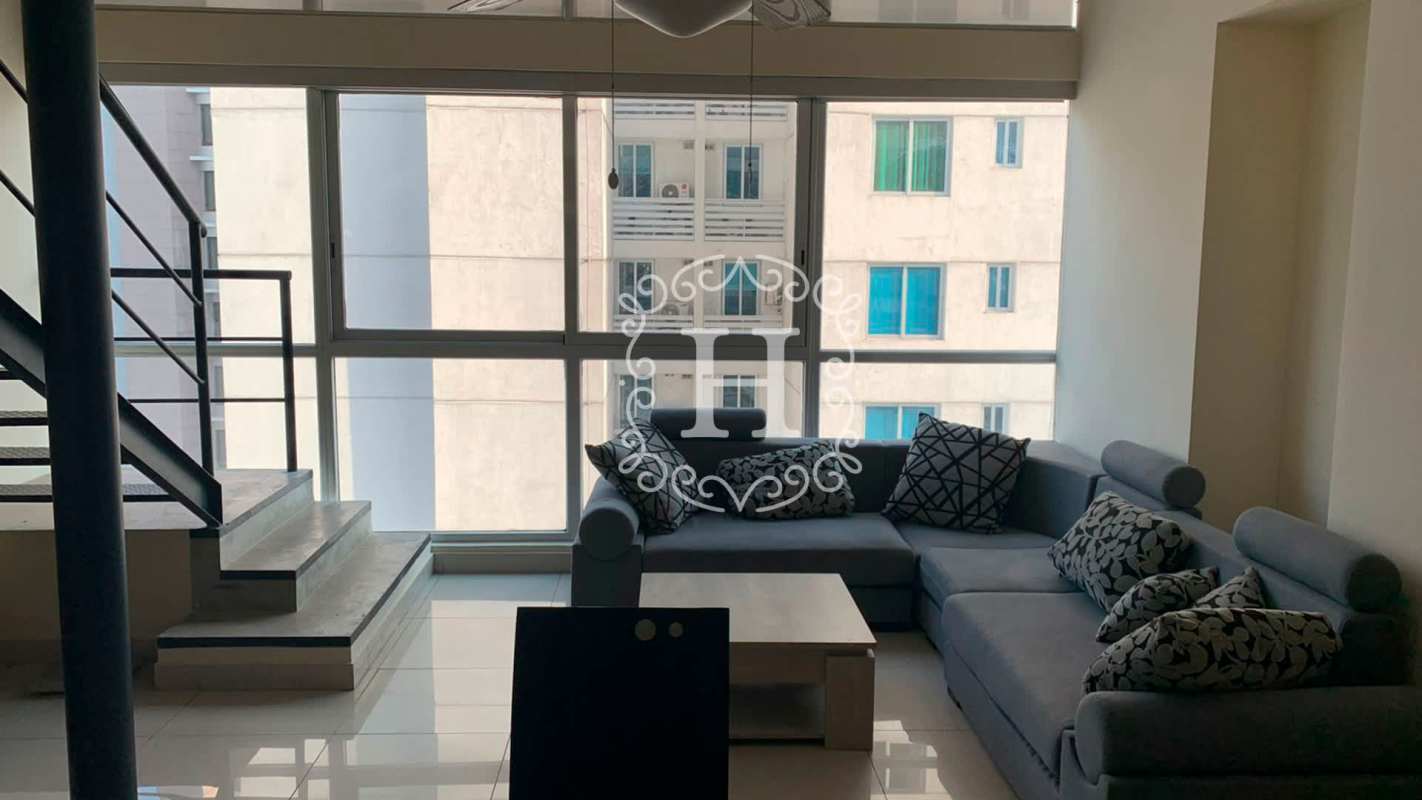 Open modern kitchen with granite countertops and stainless appliances in Vitro Loft El Cangrejo