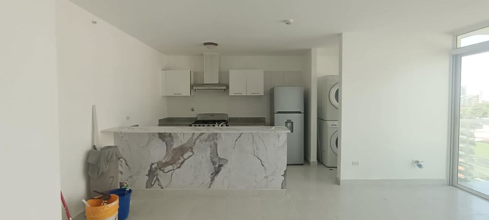 Spacious living area with large sliding glass doors opening to balcony overlooking Panama City at PH Metropolitan Park