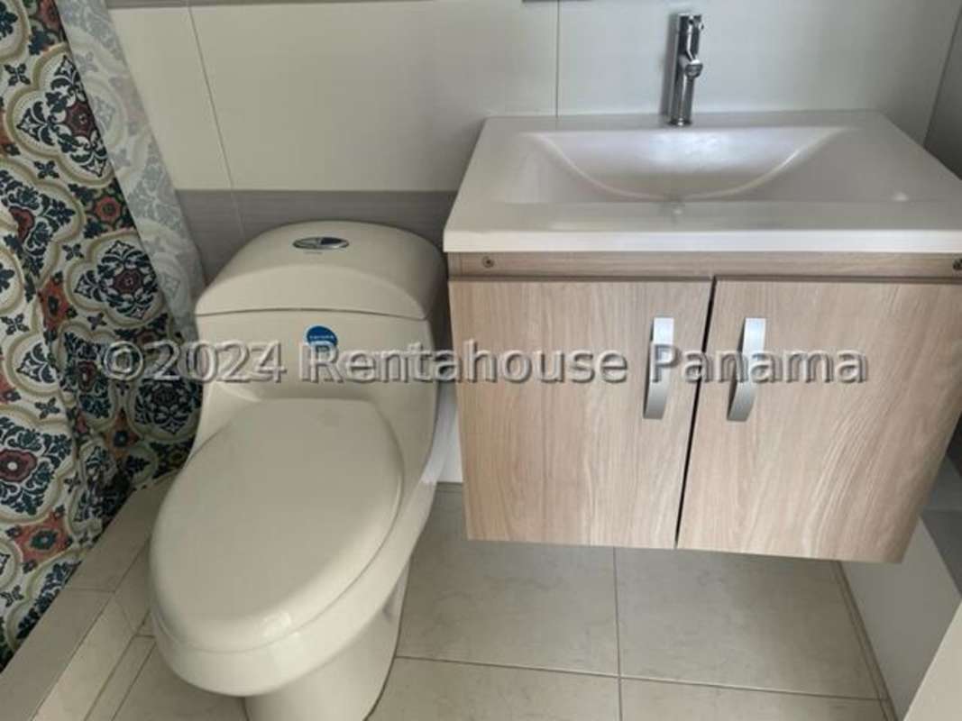 Bathroom with vanity and shower at Torres de Versalles Panama