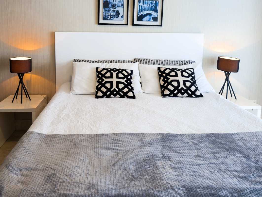 Ocean view balcony overlooking Pacific Ocean and city skyline in Yoo Panama on Avenida Balboa