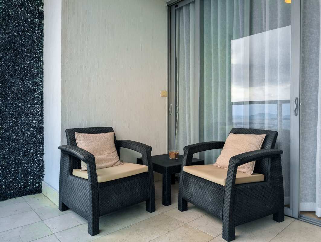 Furnished bedroom with walk-in closet and skyline views in Yoo Panama Avenida Balboa