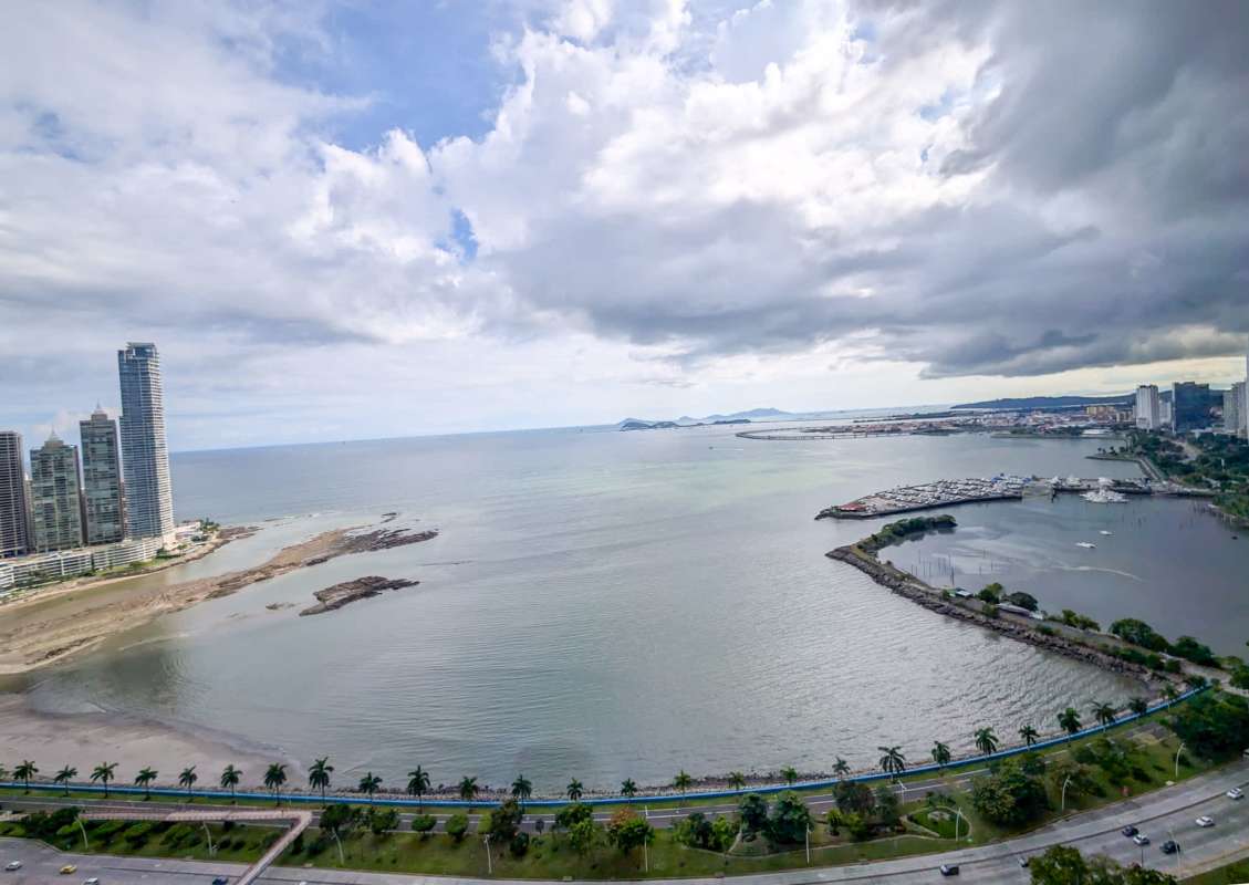 Bathroom with glass shower and modern vanity in Yoo Panama Avenida Balboa apartment