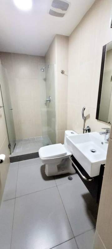 Fully furnished studio apartment with large windows, open-plan living, granite kitchen PH Colores de Bellavista Panama City