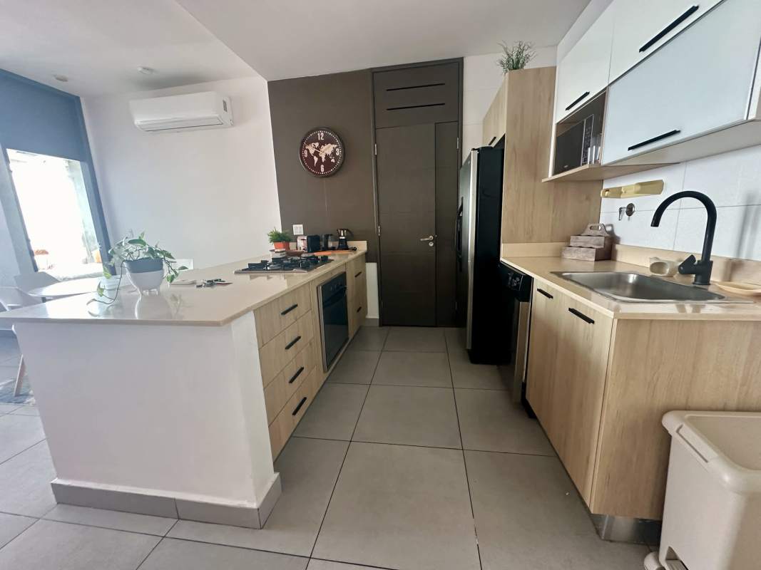 Master bedroom floor-to-ceiling windows ocean view PH Element Avenida Balboa Panama