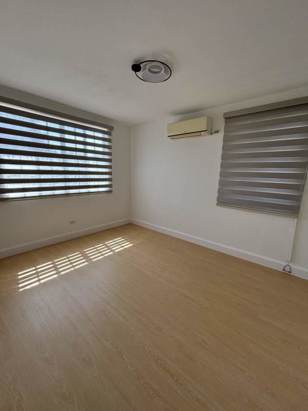 Modern bedroom with split AC, wood floors and natural light rental in Clayton Village Estates Panama