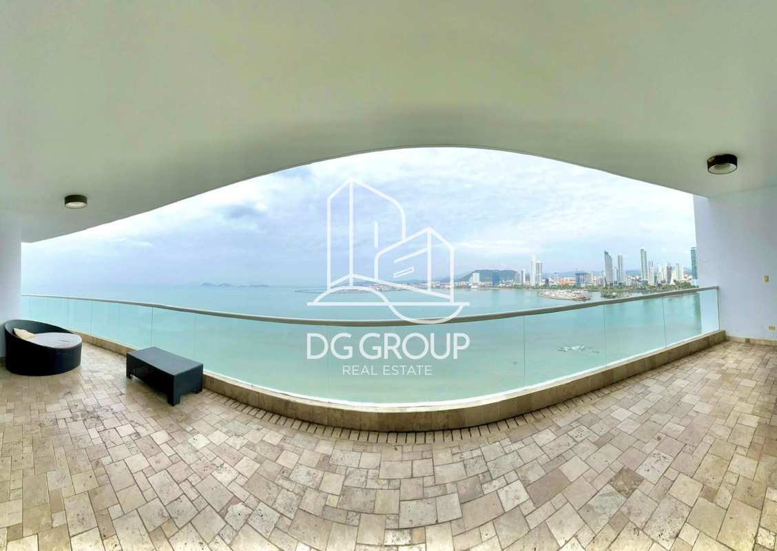 Spacious balcony with panoramic ocean and Panama City skyline views at PH The Point Punta Paitilla