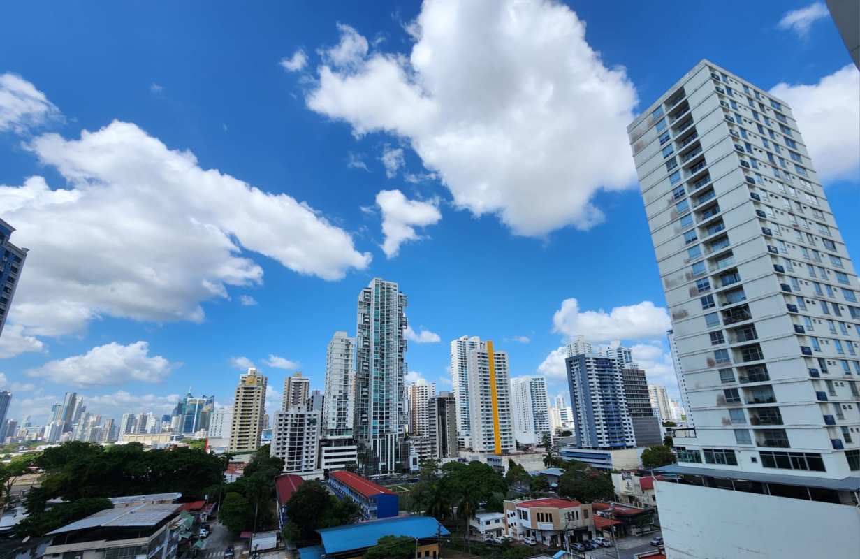 Modern high-rise PH Mandarin Bay exterior with balconies San Francisco Panama