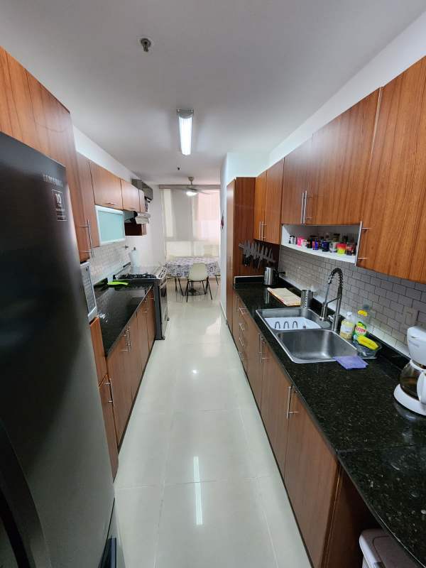 Bathroom with granite countertop and modern fixtures in PH Mandarin Bay Panama