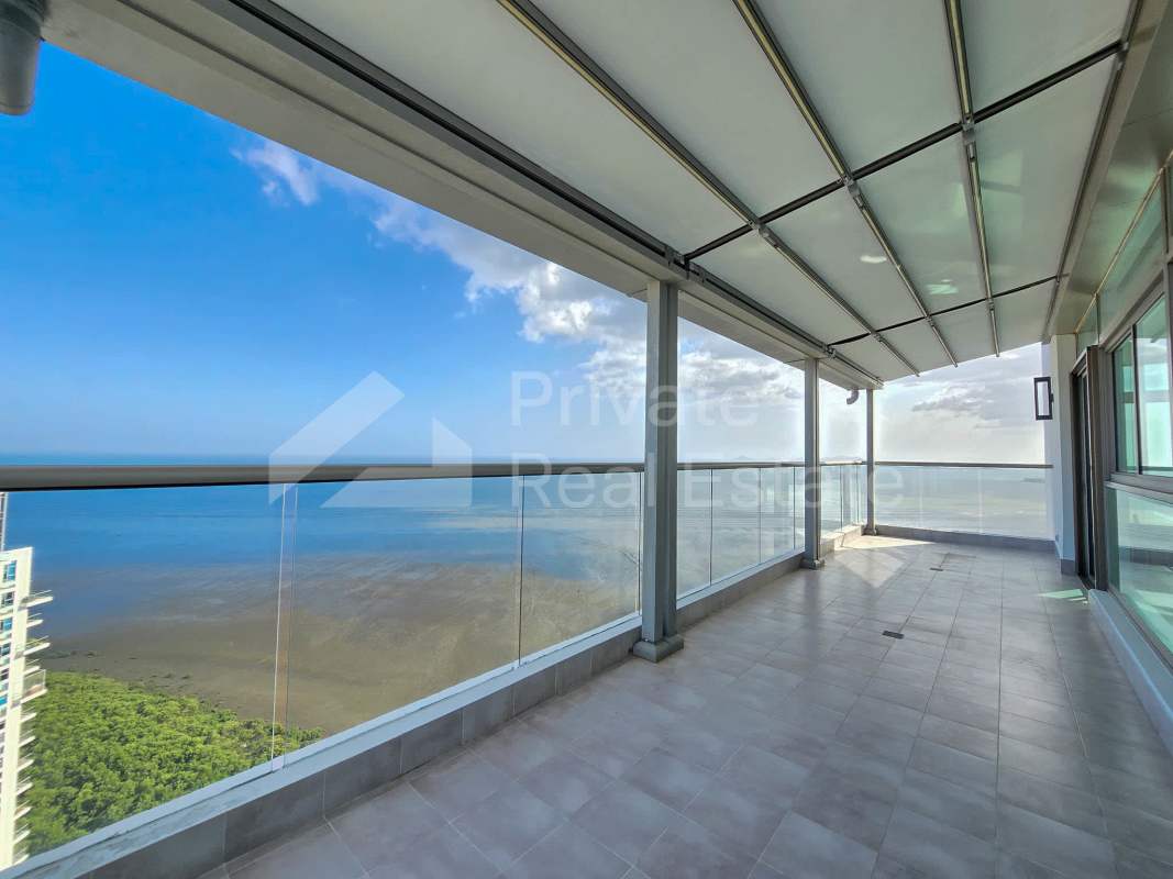 Luxurious master bathroom with marble, double vanity, tub in PH Paramount Costa del Este Panama