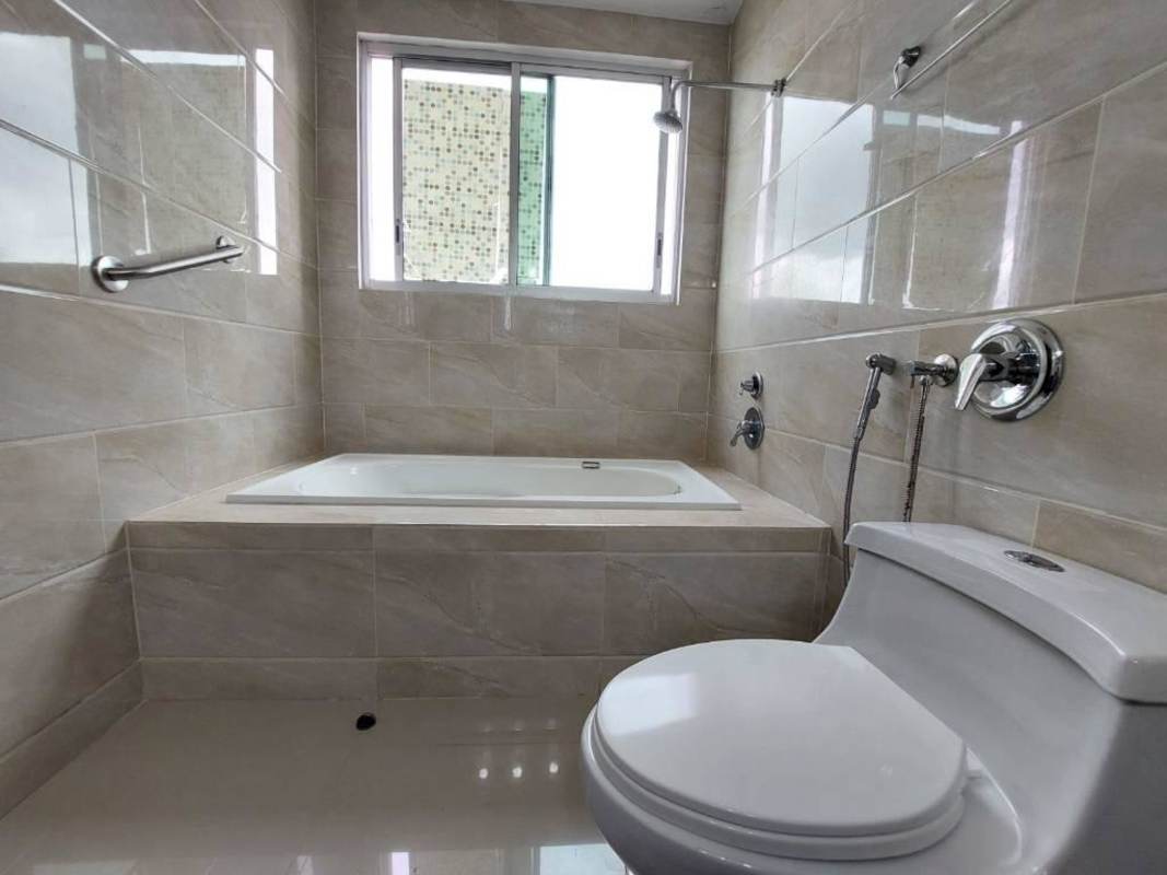 Open kitchen with granite countertops at PH Leaf Tower in Panama for rent