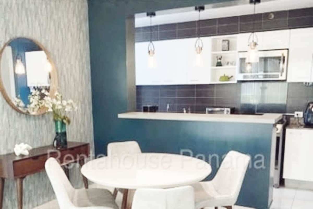 Open kitchen with appliances and breakfast counter in apartment Coco del Mar Panama