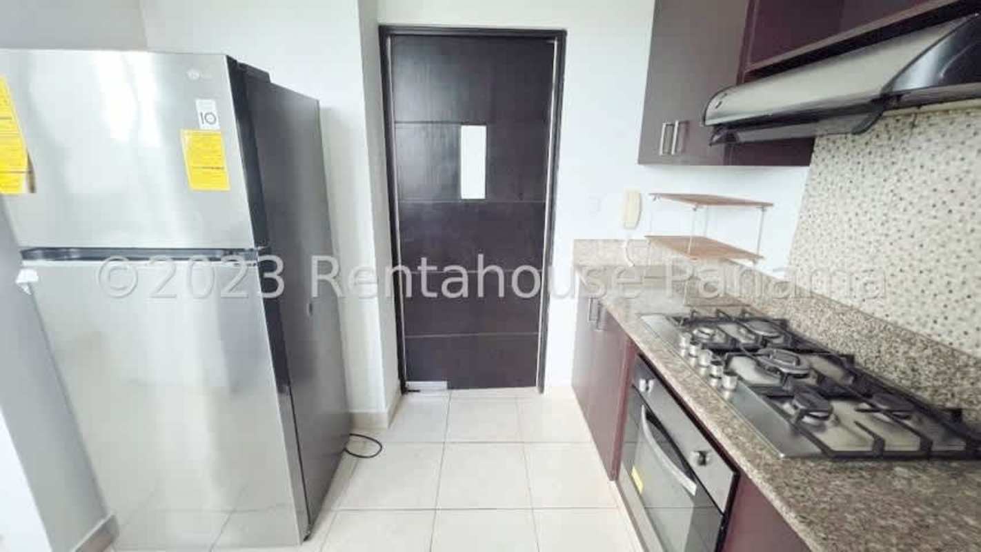 Large master bedroom with built-in closet, inverter AC, tile floors in PH Clayton Park Clayton Panama