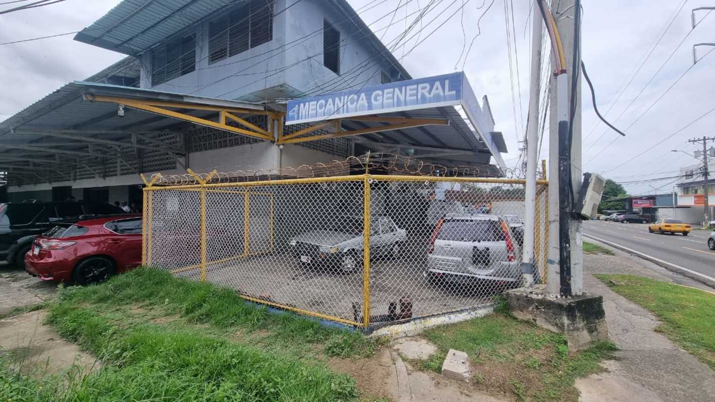 Commercial warehouse exterior with parking lot and gated security in Parque Lefevre Panama