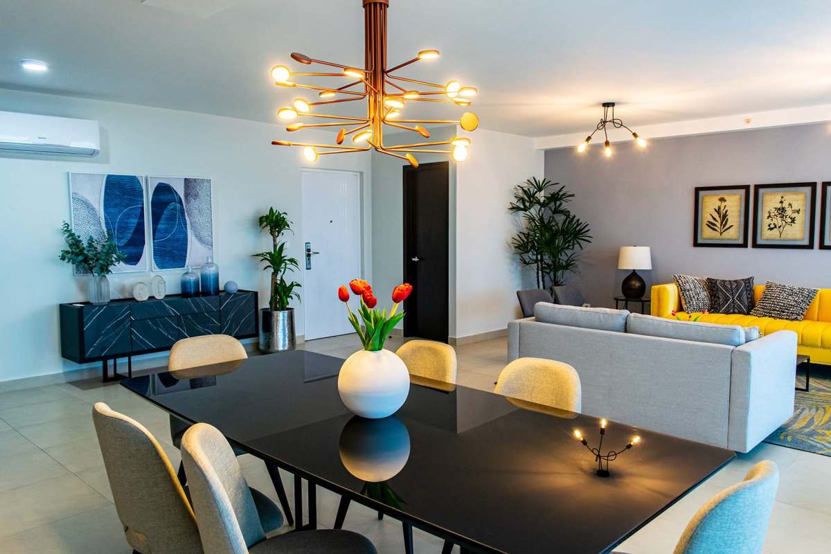 Large master bedroom with closet, natural light, ensuite at PH Altavista Condado del Rey Panama