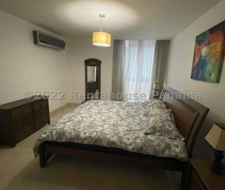 Modern bathroom with glass shower PH Villa del Mar Avenida Balboa Panama