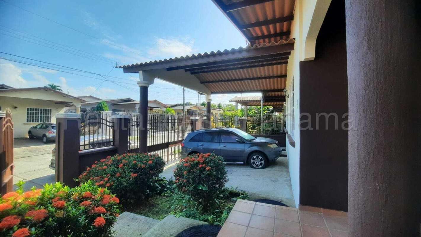Front porch with gated entry, garden space, Terrazas de Brisas Panama