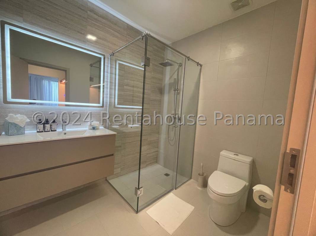 Skyline infinity rooftop pool with panoramic city views at PH Arcadia Costa del Este