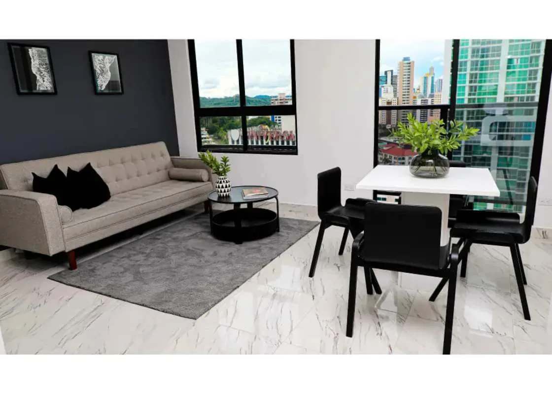 Secondary bedroom with closet in PH Marvela Calle 50 Panama City