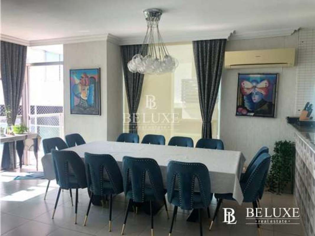 Open kitchen with granite countertops and appliances at PH Tao Tower San Francisco Panama