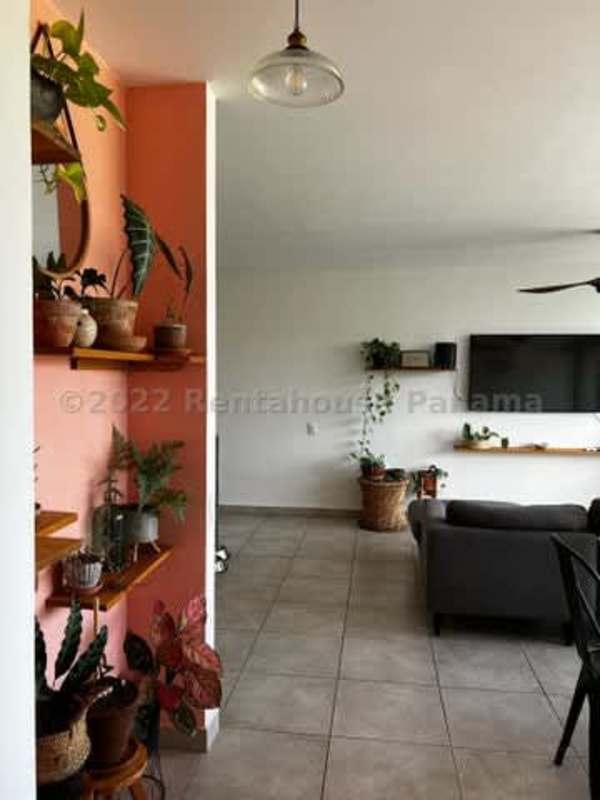 Bedroom with natural lighting, tile floors and garden views at PH Hacienda Golf II Panama City