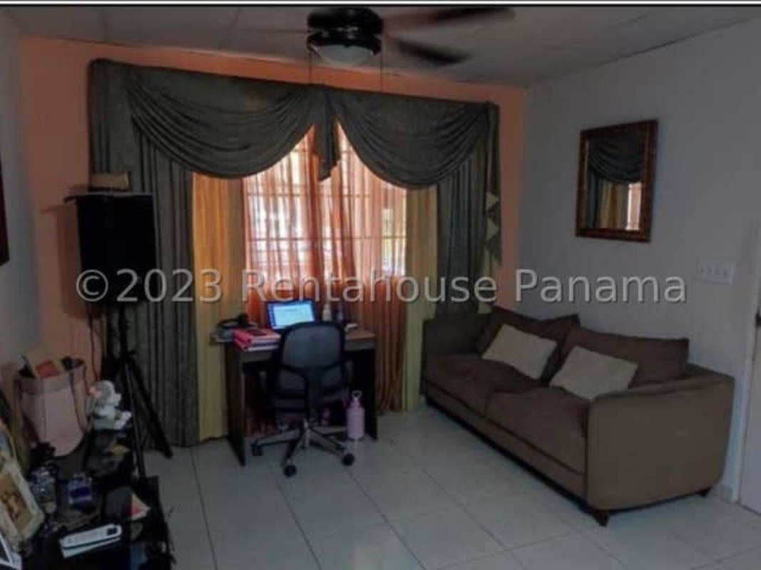 Spacious living room with natural light and tiled floors in Vista del Valle Villa Lucre