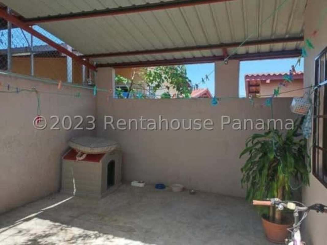 Bedroom space with closet and window blinds in residential house Panama