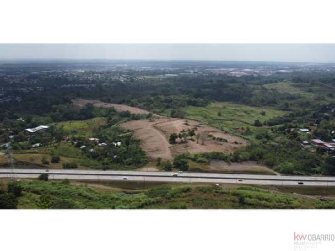 Large development parcel with greenery near infrastructure Panama City outskirts