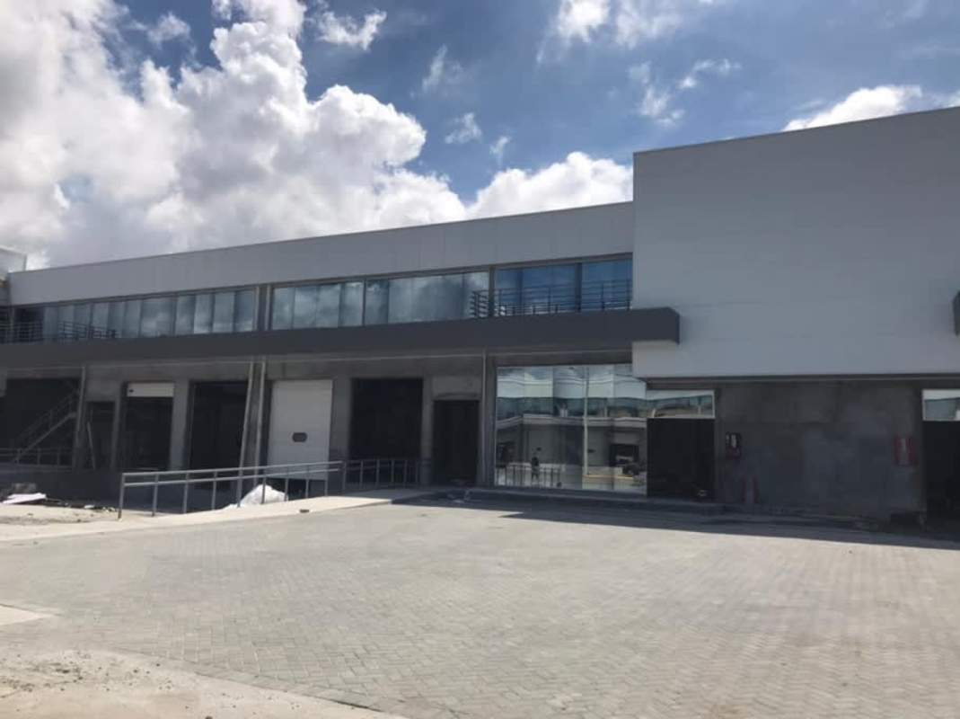 Empty warehouse space with tall ceilings, metal walls and concrete floor in Costa Sur Panama