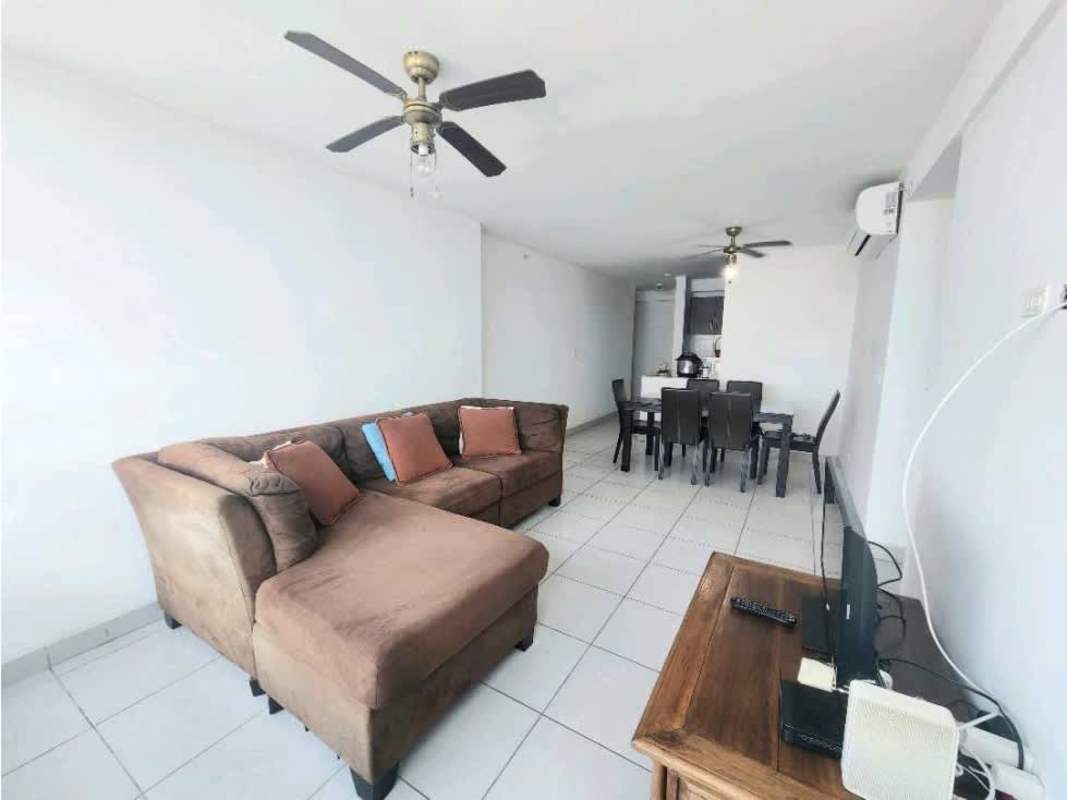 Modern lobby with seating area PH Premium near Parque Omar Panama