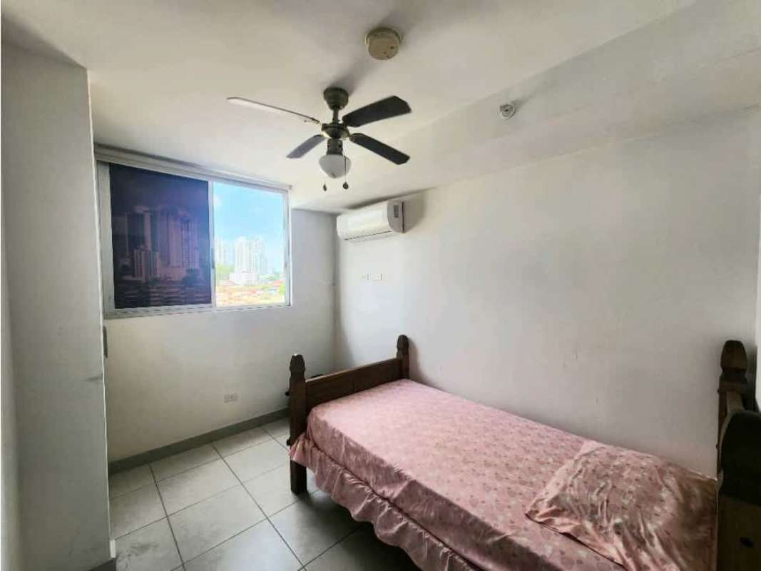 Cozy second bedroom with window, ceiling fan, and built-in closet in PH Premium Carrasquilla Panama City