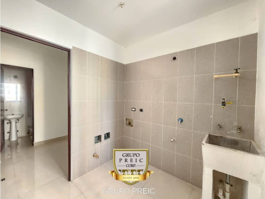 Laundry area and utility sink with attached maid's bathroom PH Brisa Marina Panama