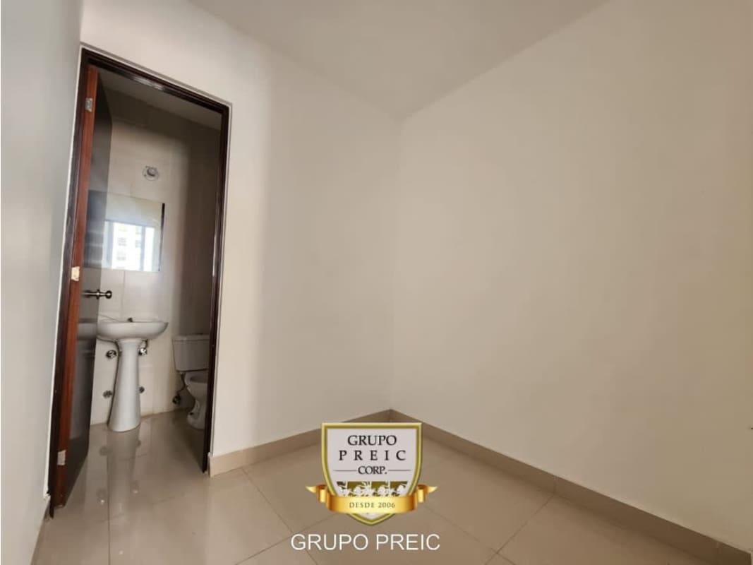 Bedroom featuring en-suite bath in PH Brisa Marina Costa del Este Panama