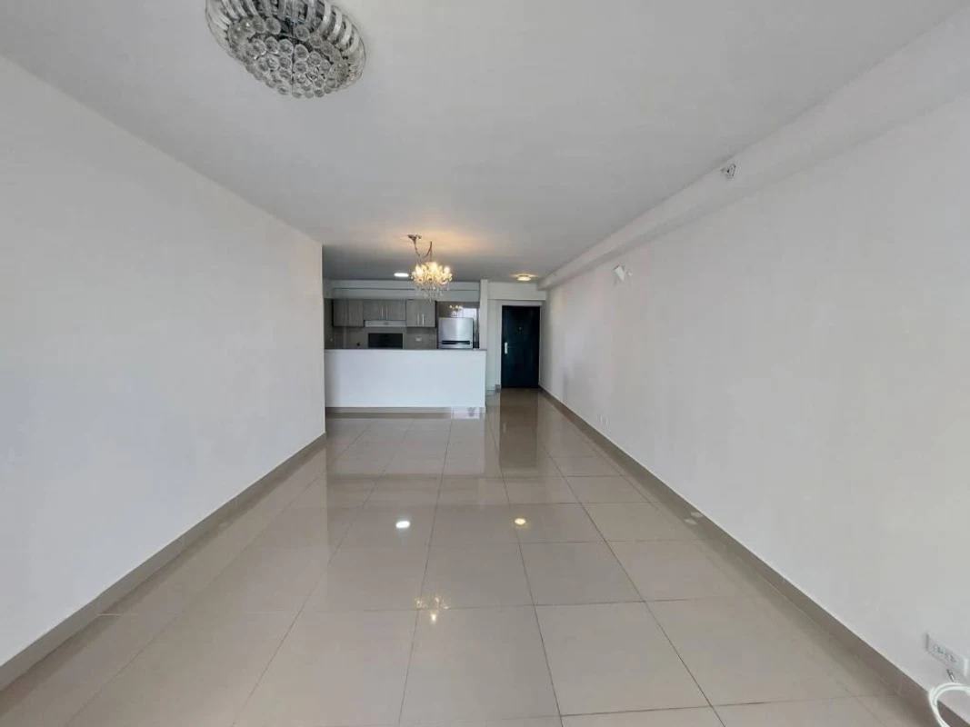 Functional kitchen with tile backsplash in PH Los Angeles Tower Betania Panama