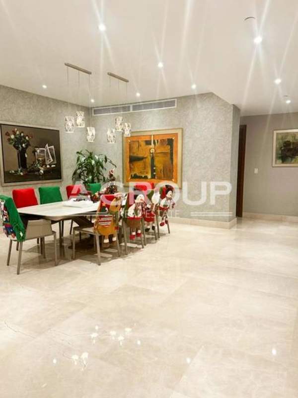 Dedicated home office workspace with built-in shelves at Greenhouse Santa María Panama