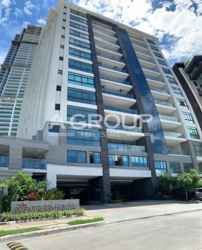 Modern high-rise facade of PH Greenhouse Santa María Panama City