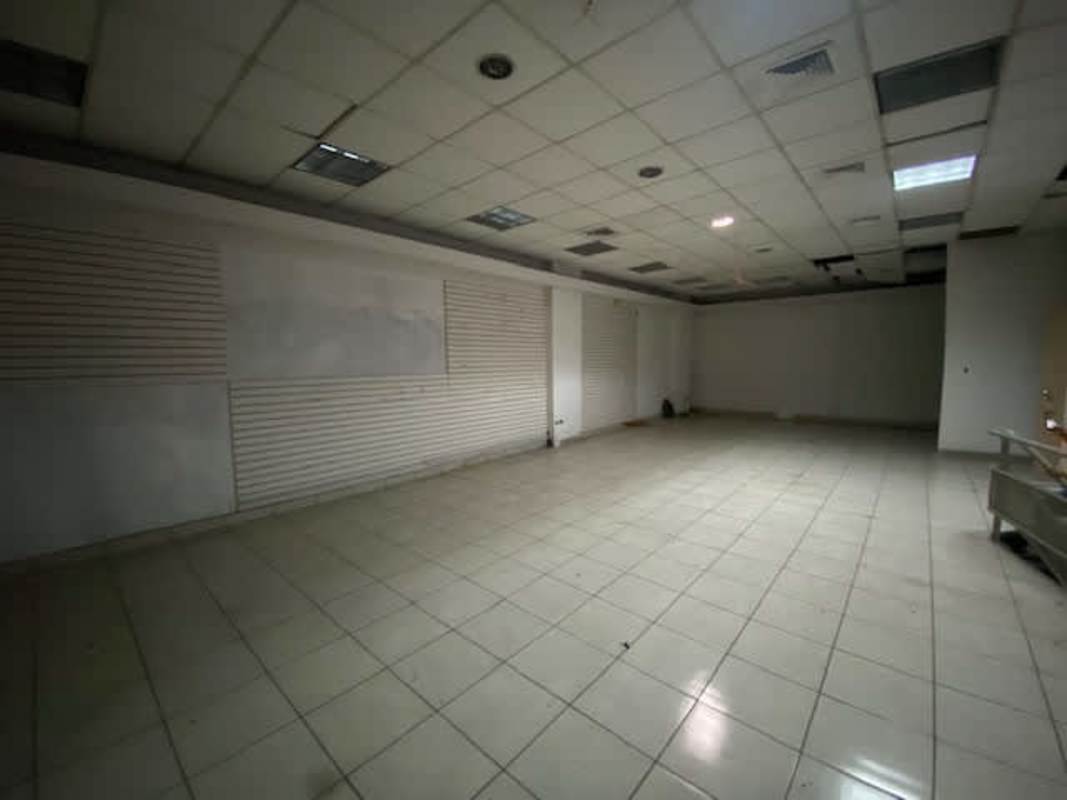 225m² Commercial Space in La Gran Estación San Miguelito