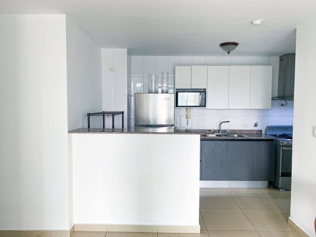 Spacious bedroom with built-in closet and large window PH Green Point Carrasquilla Panama